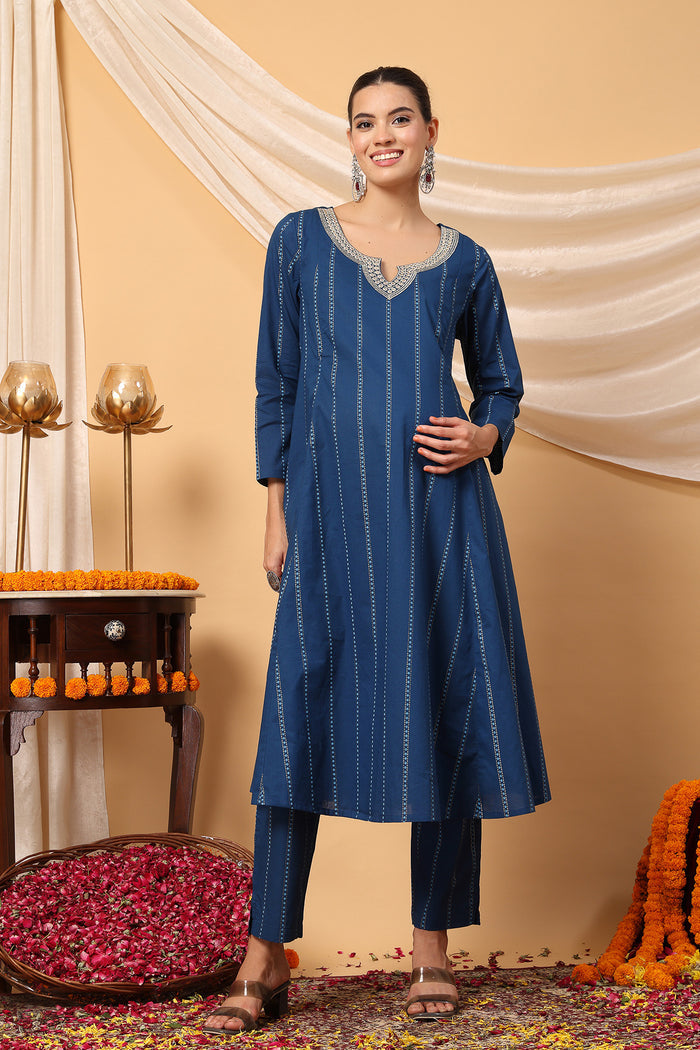 Azure Blue Essence Cotton Suit Set: Convenient Feeding for easy nursing, featuring a Flattering A-Line silhouette.