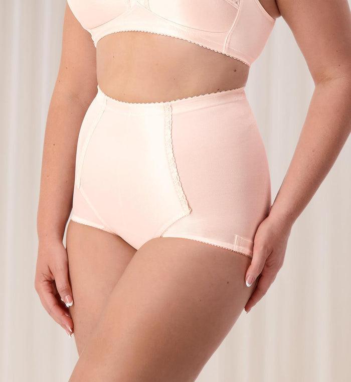 IVORY TRIUMPH BELFORM SHAPEWEAR BRIEF
