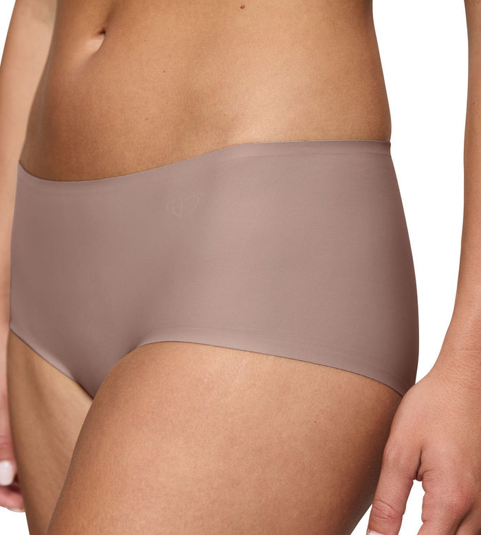 BEIGE TRIUMPH BODY MAKE UP ILLUSION SMOOTH SHORT