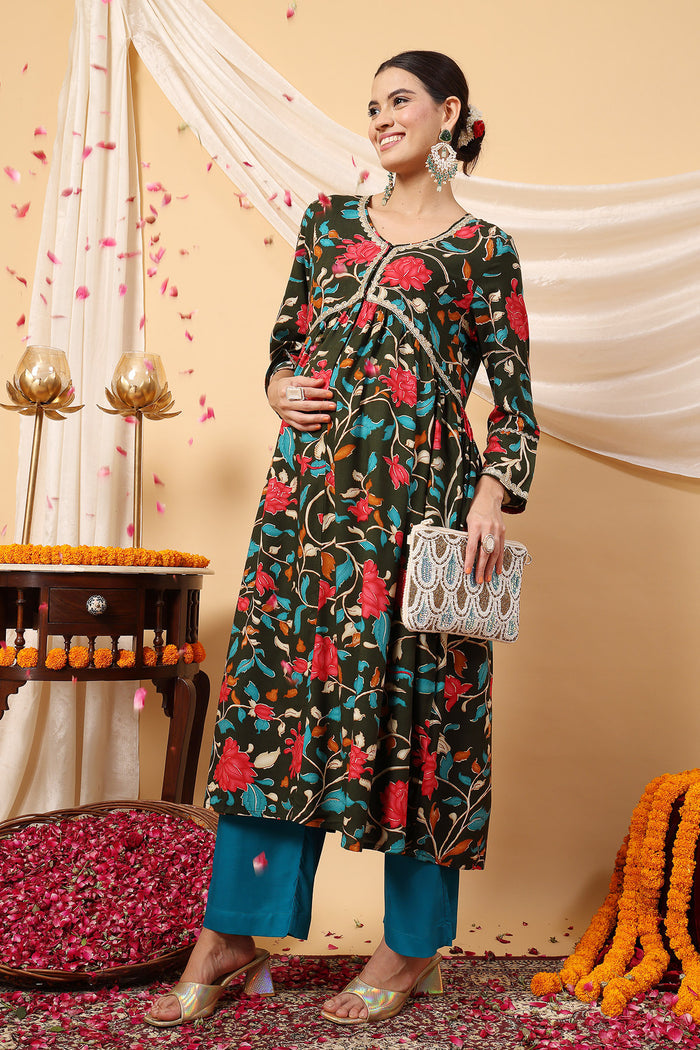 Comfort-focused image of the Bottle Green Zipless Rayon Suit Set, designed for style through pregnancy and postpartum.