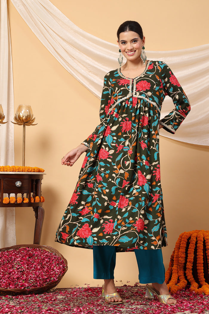 High-quality image of the Rayon texture and finish of the Bottle Green Zipless Suit Set.