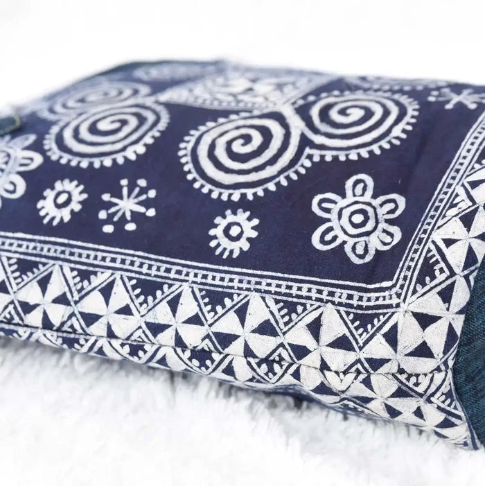 Vindigo tote bottom view with geometric batik patterns