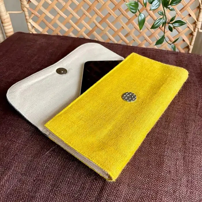 Vindigo long purse yellow hemp diamond pattern open view with phone