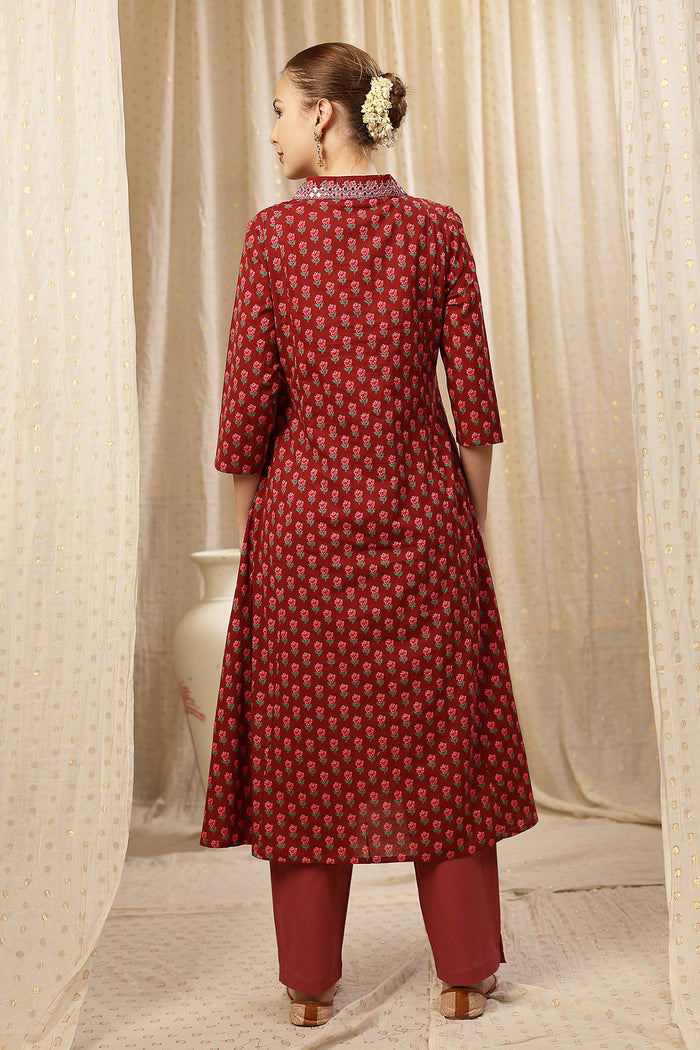 Close-up of the Convenient Feeding detail on the Embroidered Floral Cotton set, highlighting discrete feeding access.
