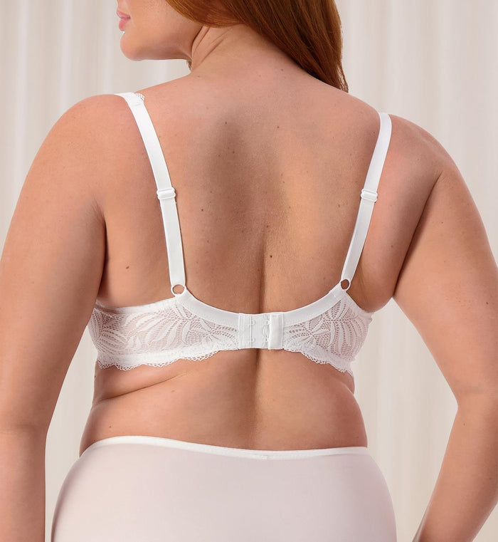 WHITE TRIUMPH ESSENTIAL LACE BALCONETTE BRA