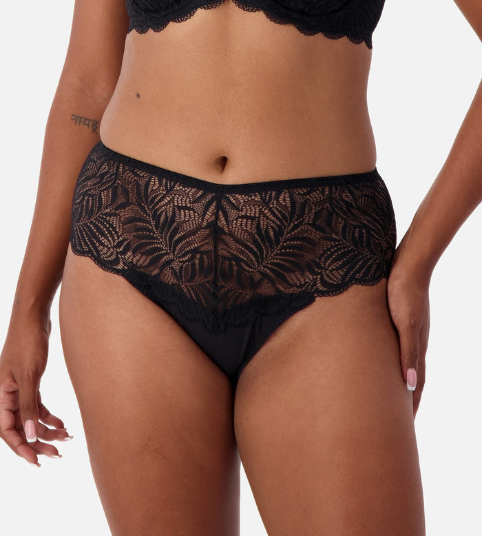 BLACK TRIUMPH ESSENTIAL LACE MAXI