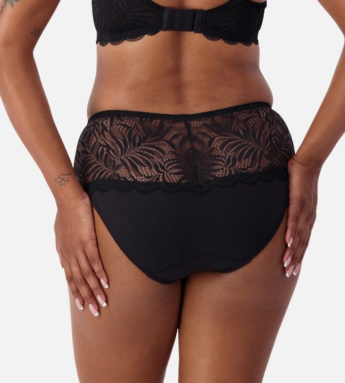 BLACK TRIUMPH ESSENTIAL LACE MAXI