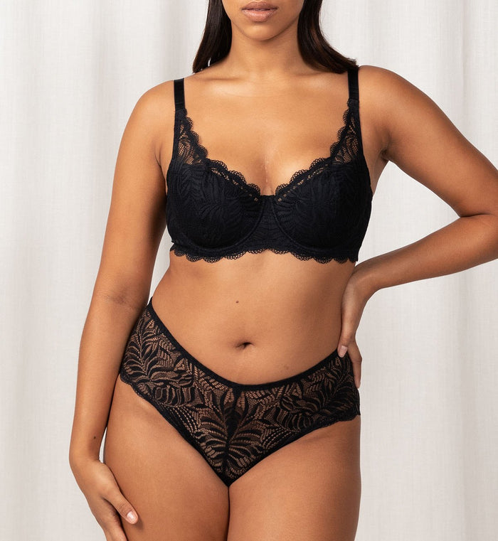 BLACK TRIUMPH ESSENTIAL LACE MAXI