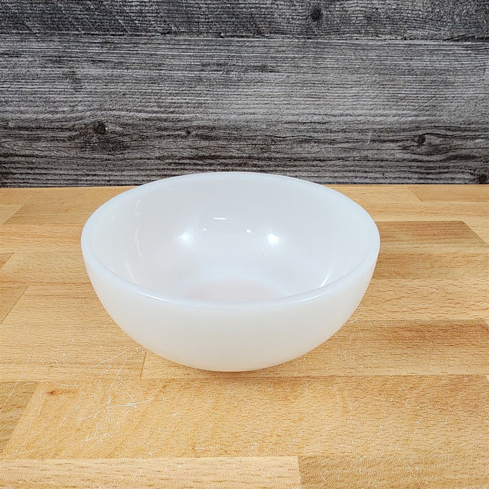 Fire King Anchor Hocking Set of 2 Chili Cereal Bowls Ivory USA