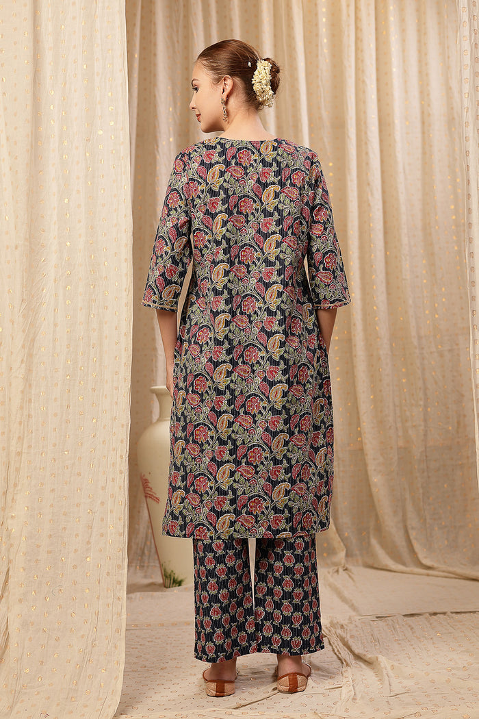 Close-up of the Convenient Feeding detail on the Floral Zip Cotton set, highlighting discrete feeding access.
