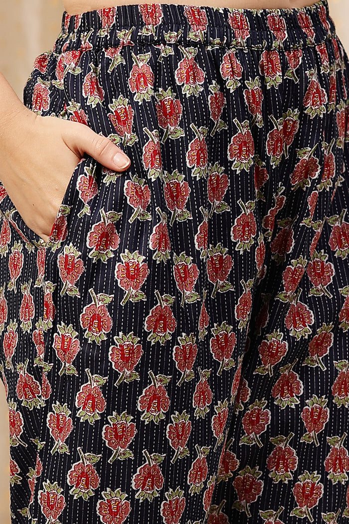 Comfort-focused image of the Floral Zip Cotton Cotton Kurta Set, designed for style through pregnancy and postpartum.