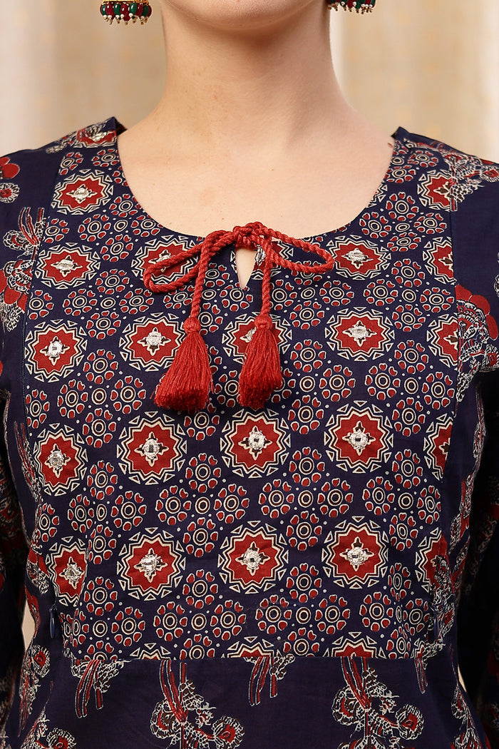 Close-up of the Floral Zip Cotton pattern and soft Cotton fabric texture.