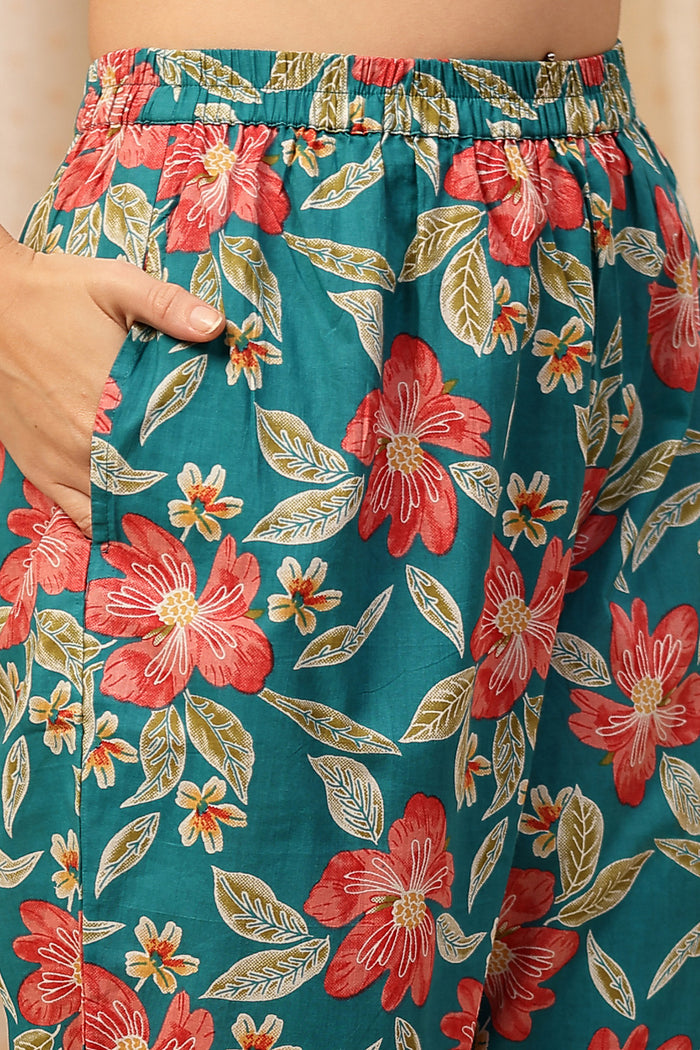 Comfort-focused image of the Floral Zip Cotton Cotton Kurta Set, designed for style through pregnancy and postpartum.