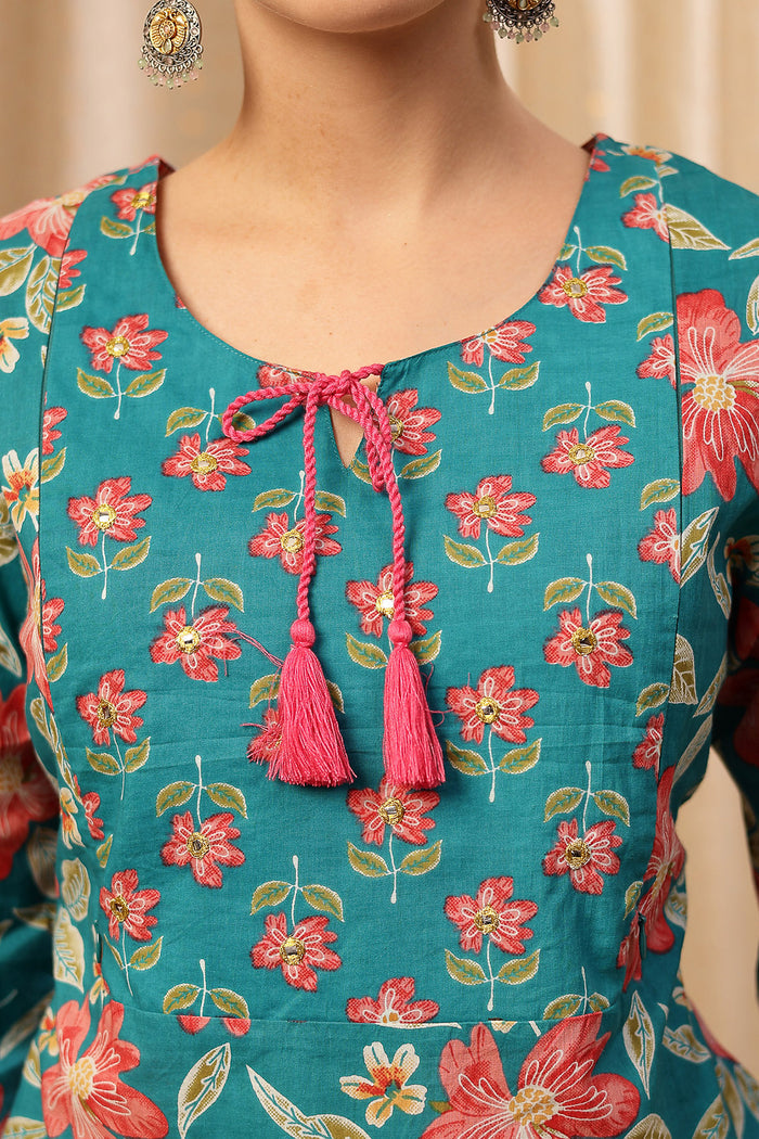 Close-up of the Floral Zip Cotton pattern and soft Cotton fabric texture.