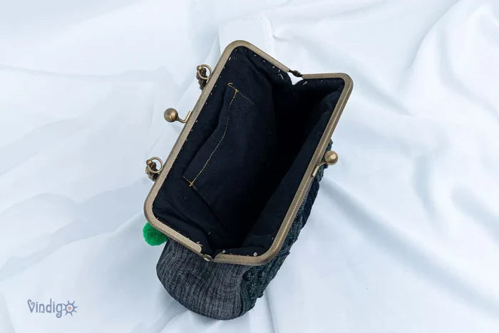 Vindigo vintage H'mong handbag inner black cotton lining view