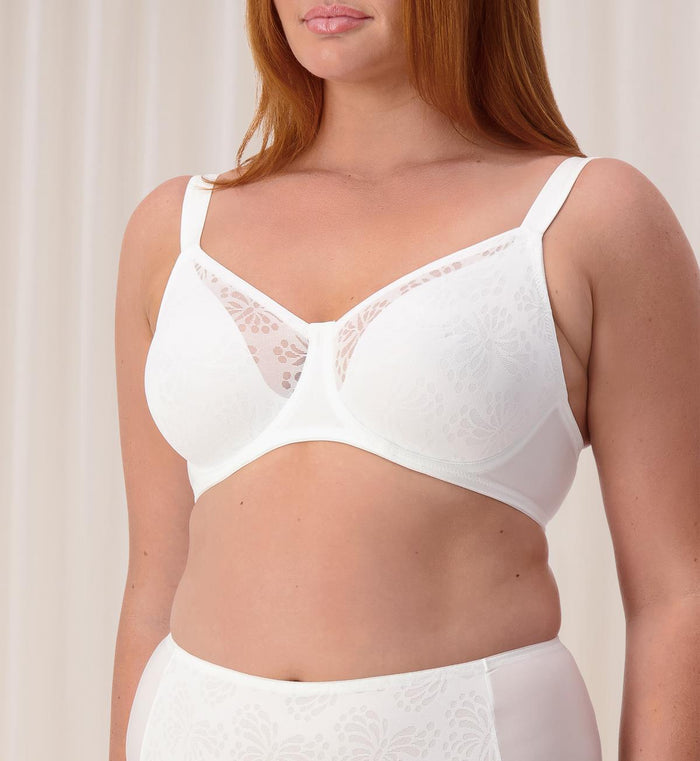 WHITE TRIUMPH LACY MINIMISER BRA