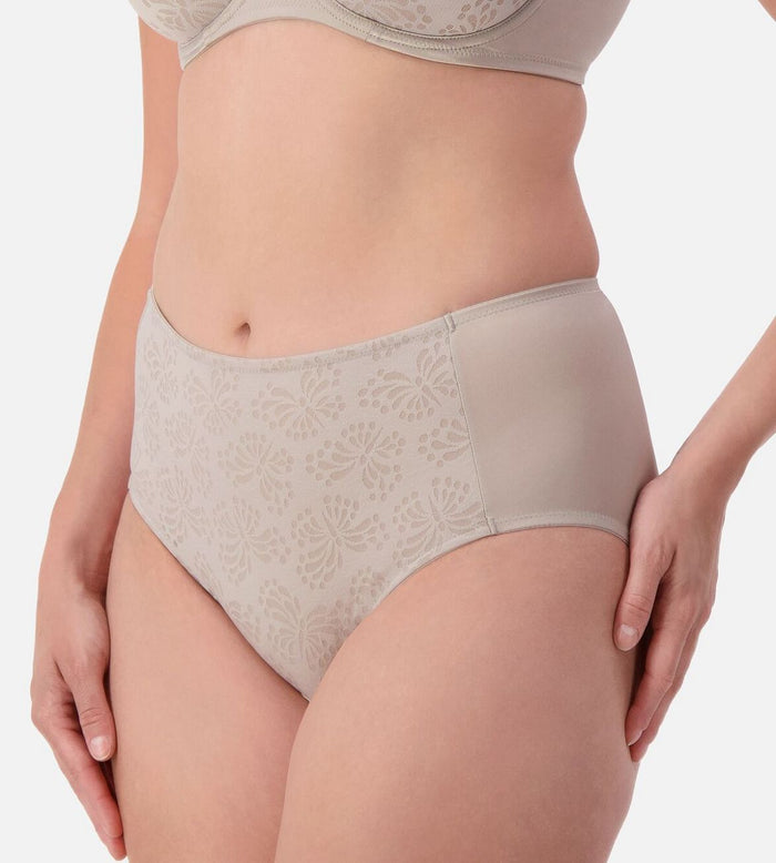 BEIGE TRIUMPH LACY MINIMISER MAXI