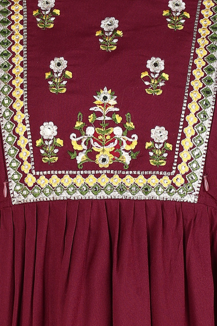 Model posing, highlighting the accessible maternity feeding access of the Maroon Maternity Kurti Kurti.