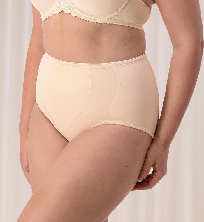 GREY TRIUMPH MINIMISER HIPS PANTY