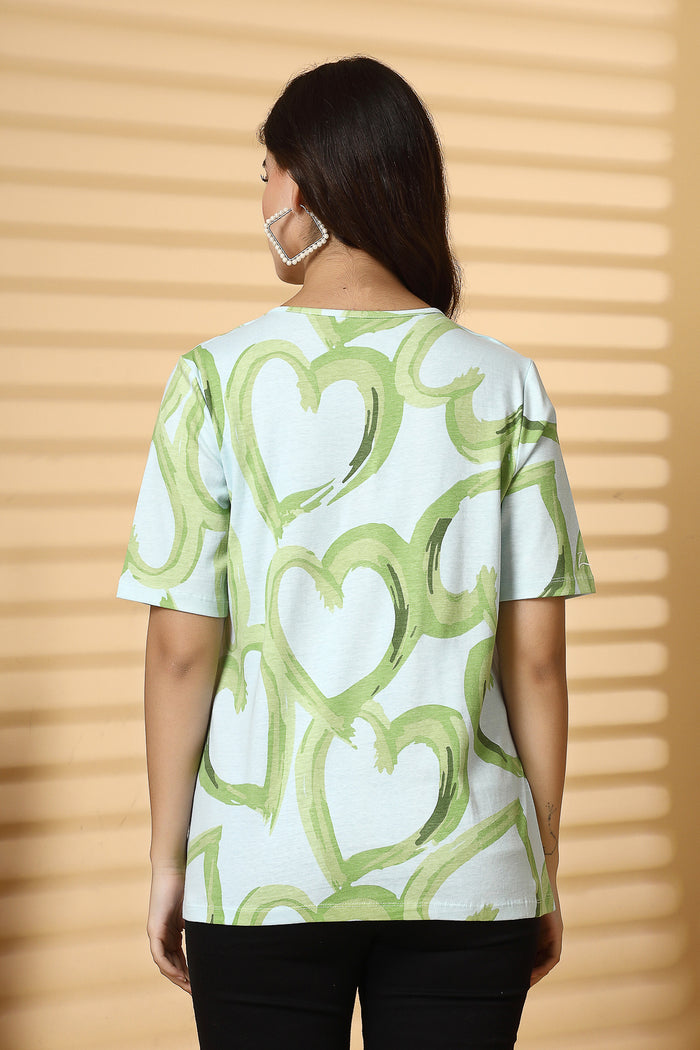 Minty Fresh Feeding Top; zipless access ensures simple and quick nursing.