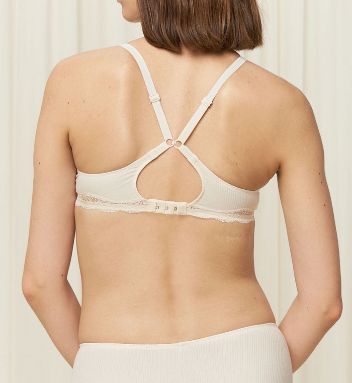 IVORY TRIUMPH NATURAL SPOTLIGHT CROP TOP