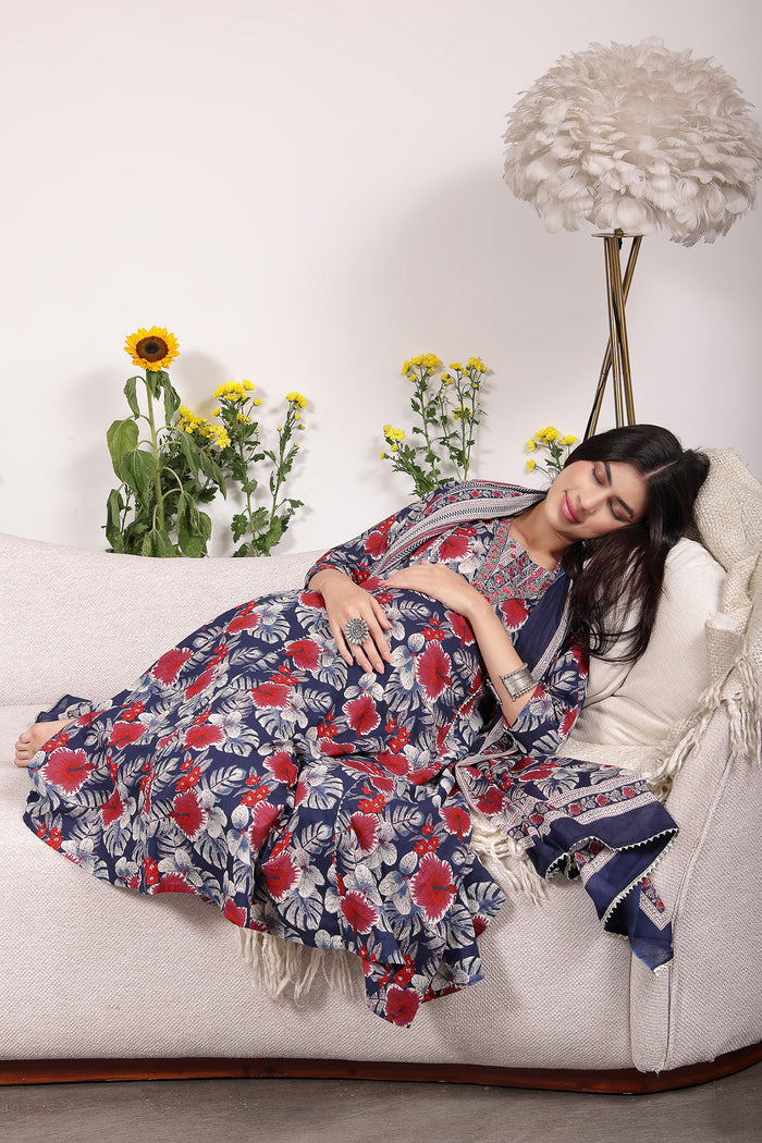 Comfort-focused image of the Navy Blue 100% Cotton Kurta Set, designed for style through pregnancy and postpartum.