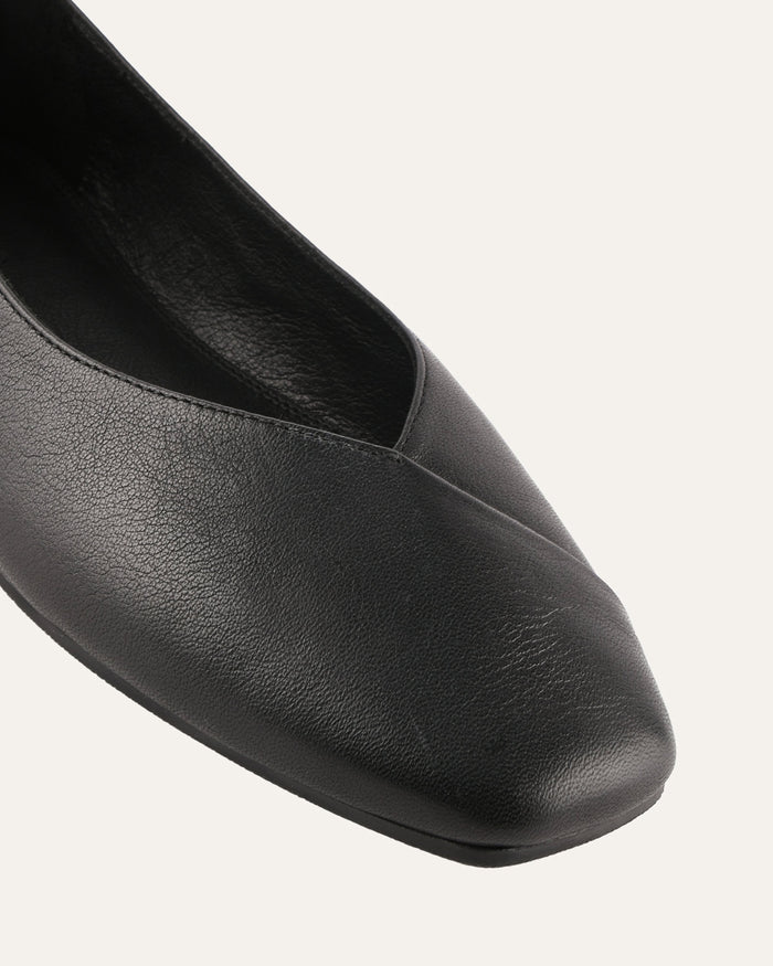 BLACK BALLET FLATS