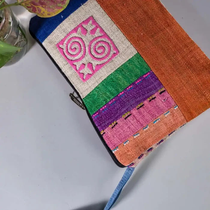 2_8471-vindigo-cosmeticbag-orangepink-hemp-embroidered-side.webp
