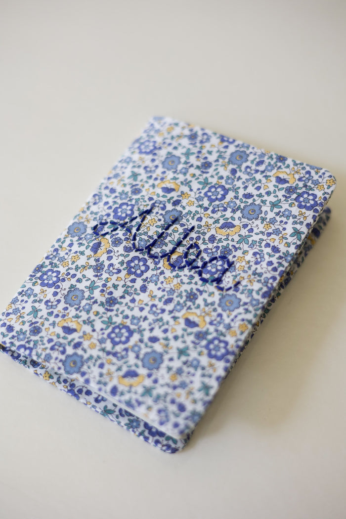 Passport holder - Blue Flowers
