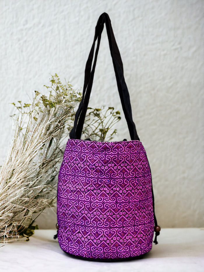 Purple heart motif embroidery shoulder bag with string to close