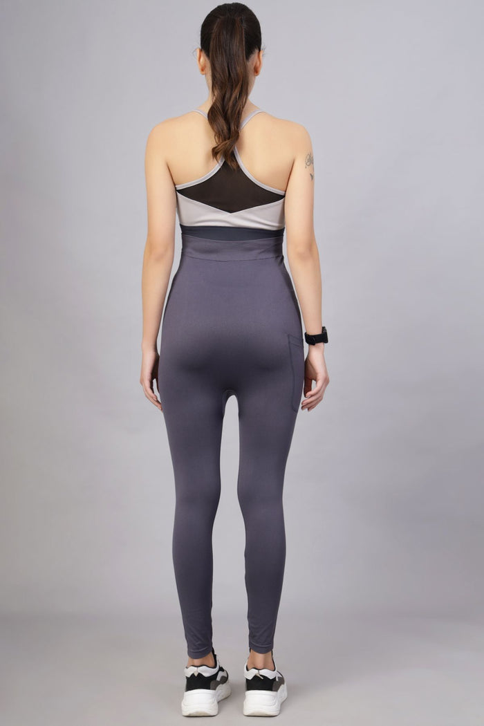 Grey Leggings seams; seams ensure wear comfort and durability.