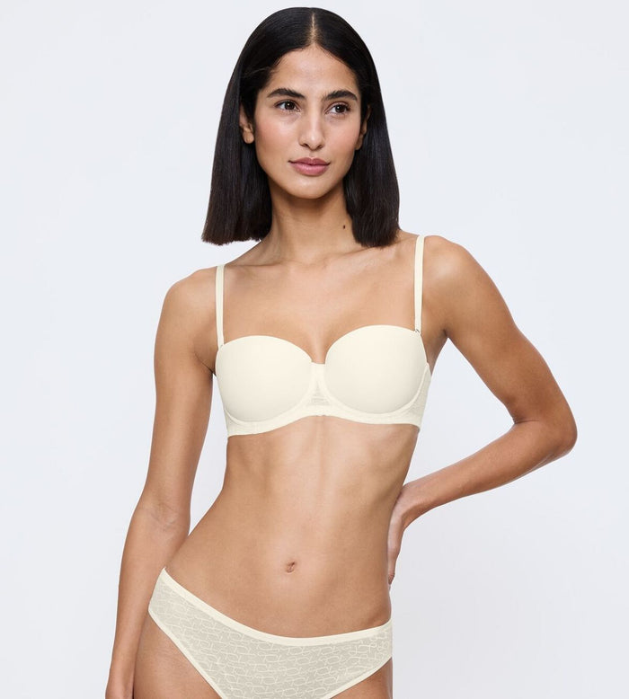 WHITE TRIUMPH SIGNATURE SHEER STRAPLESS WIRED PADDED BRA
