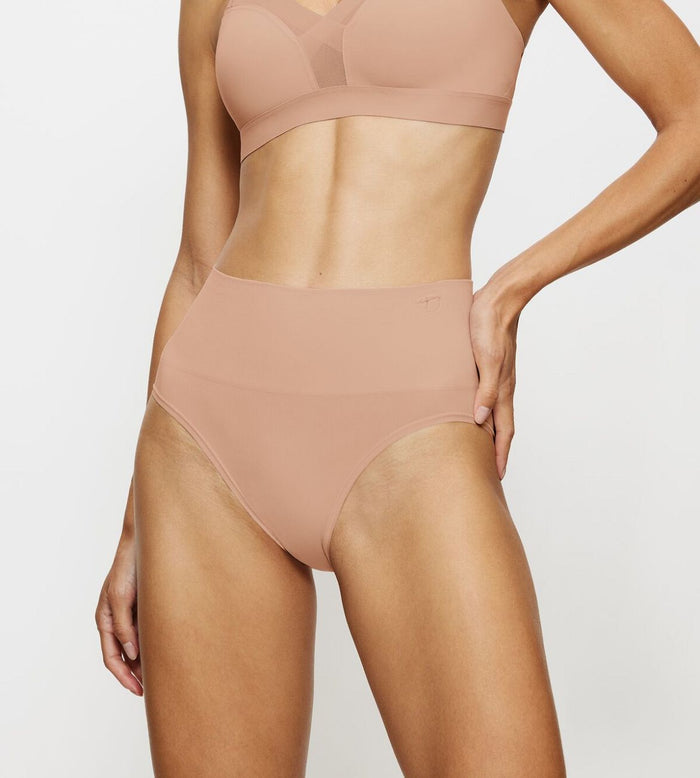 BEIGE TRIUMPH SOFT SCULPT BANDEAU MAXI BRIEF