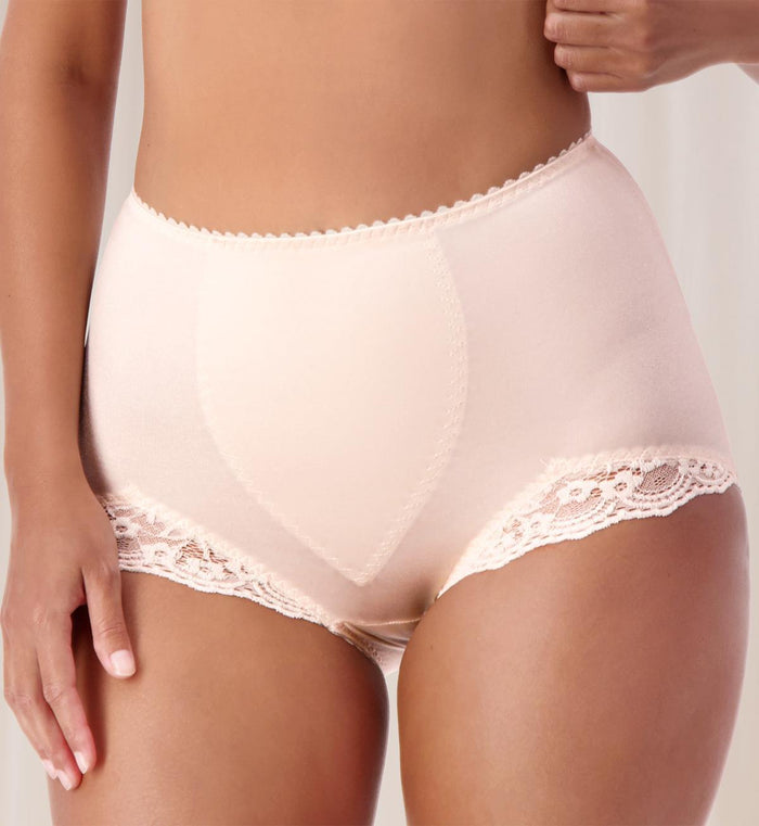 BEIGE TRIUMPH SOMETHING ELSE TUM-E-LACE PANTY