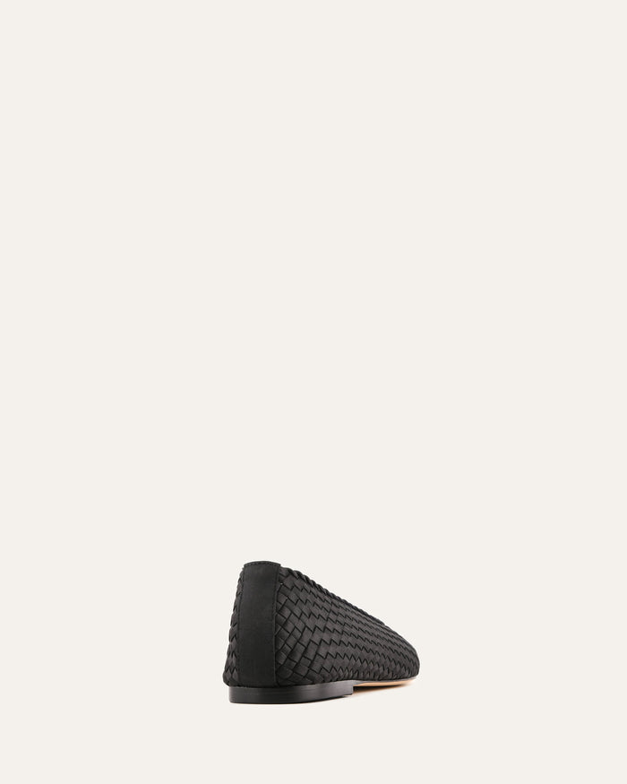 BLACK FLAT