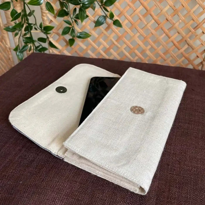 Vindigo long purse natural white hemp snow pattern open view with phone