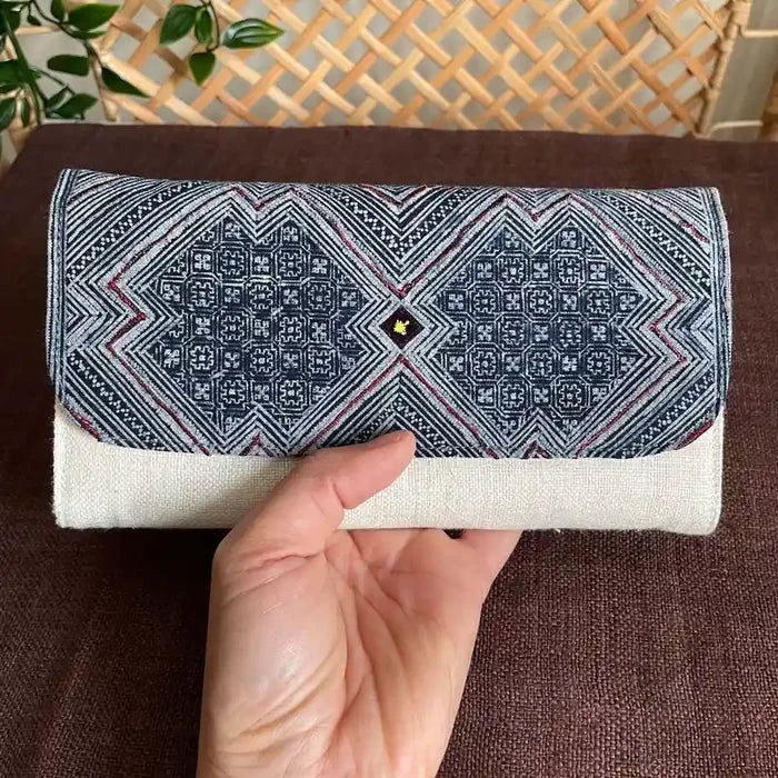 Vindigo long purse natural white hemp snow pattern close front view